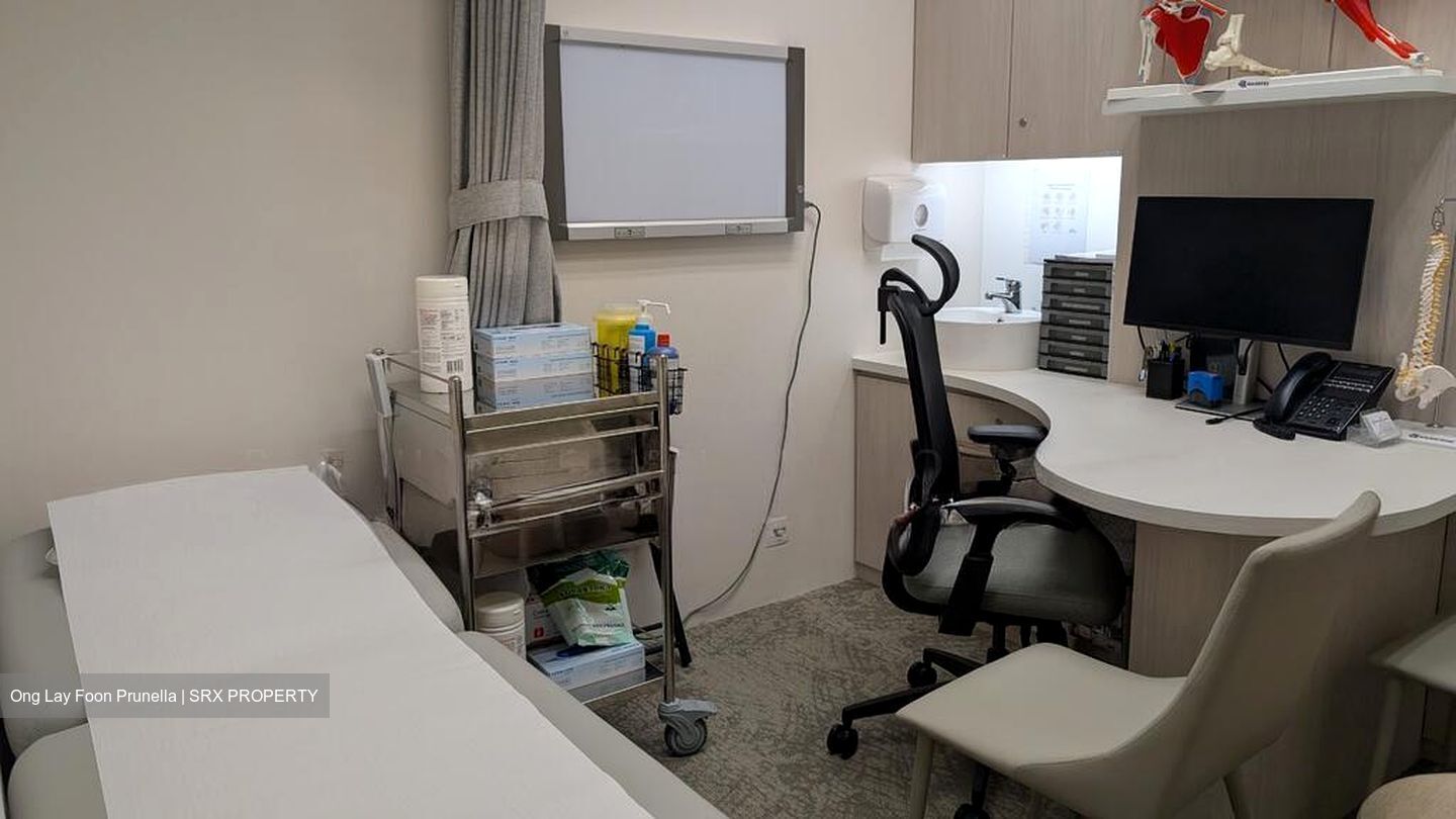 Mount Elizabeth Novena Hospital (D12), Retail #580603411